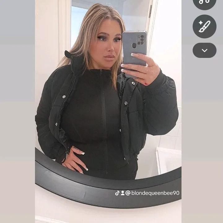 @blondequeenbee90