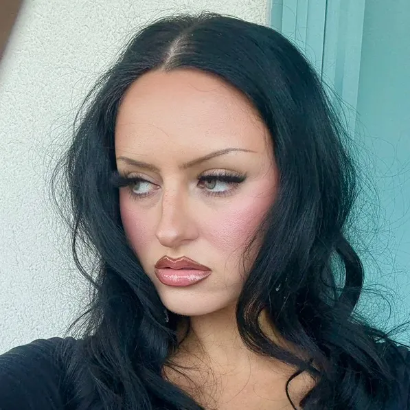 @basicallysarr