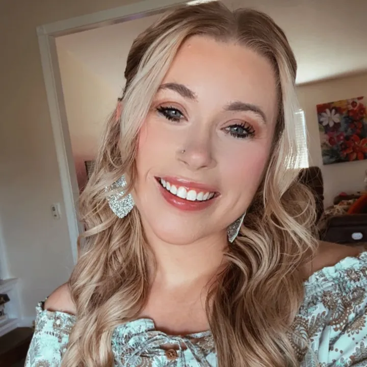 @carrrlieee_