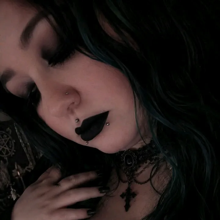 @digitalgothmommy