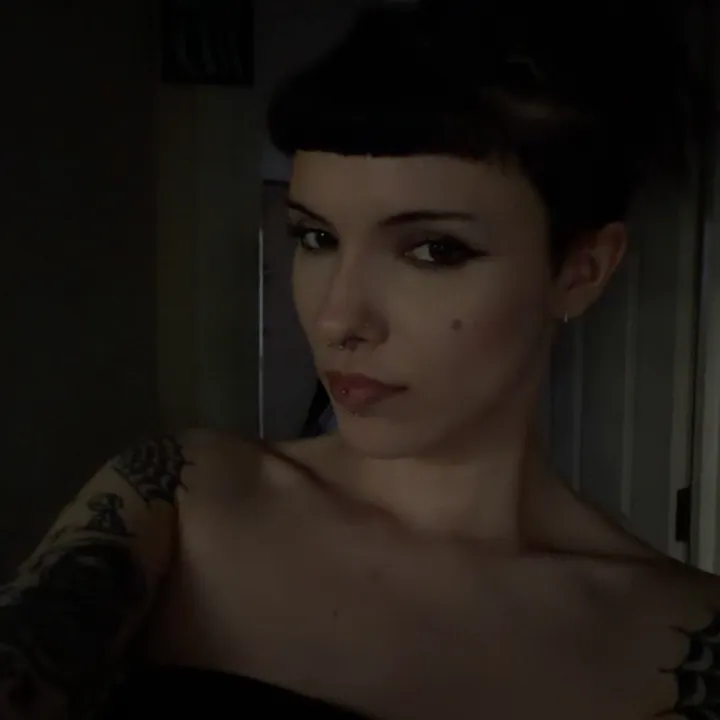@chloediehard