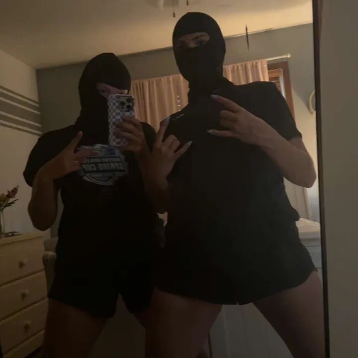 @bananasmellers247