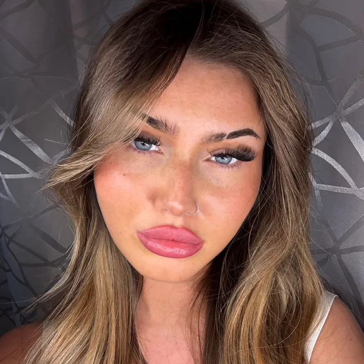 @yleniatoschi