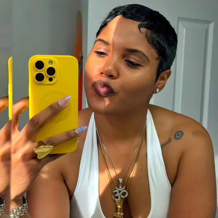 @itsdenyque