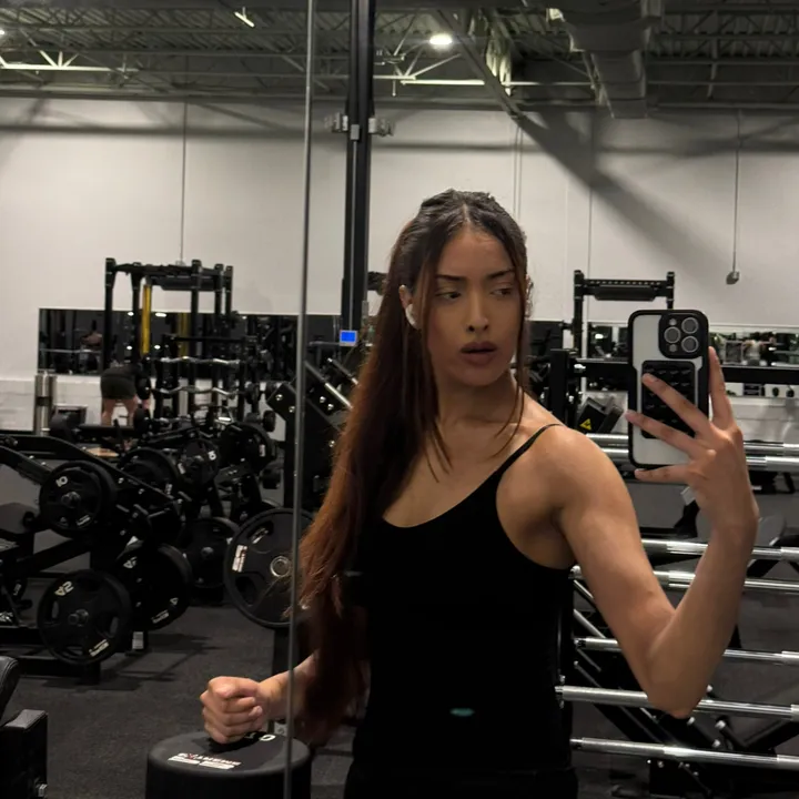 @arinarozarioo