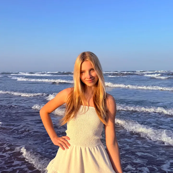 adia_ava