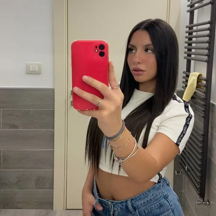 @valecarbyy_