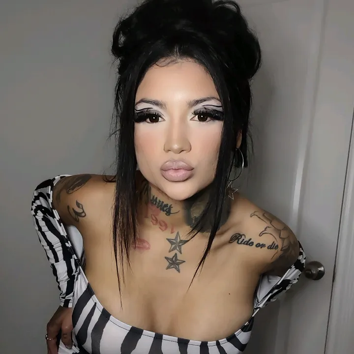 pinkybaddazz