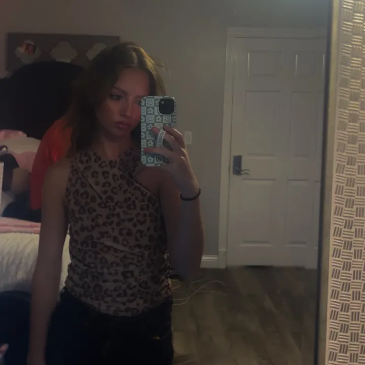 rayna_taylor_