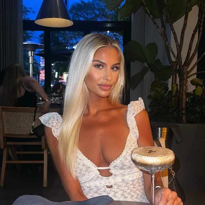 laurachristina_