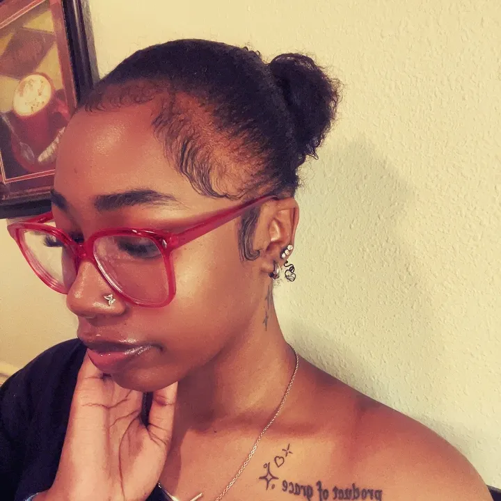 @girlwglasses3000