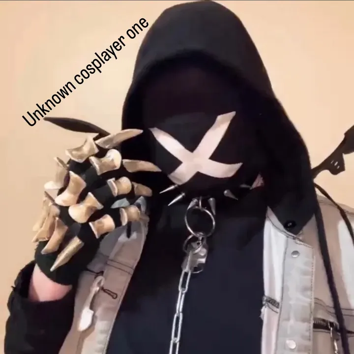 unknown_cosplayer_one