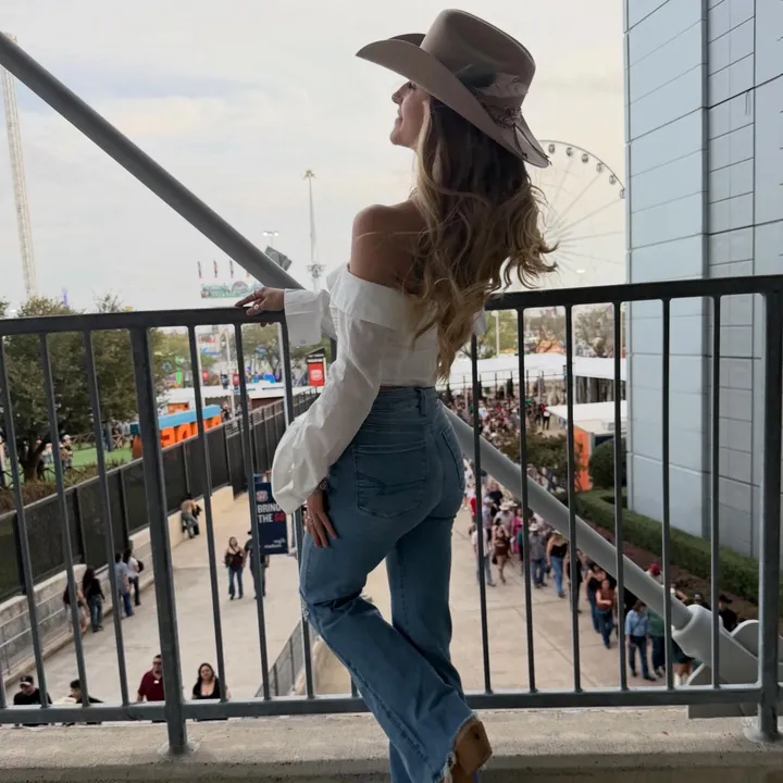 @k_flores1030