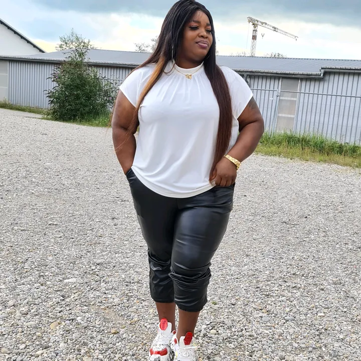 @beckyomo0