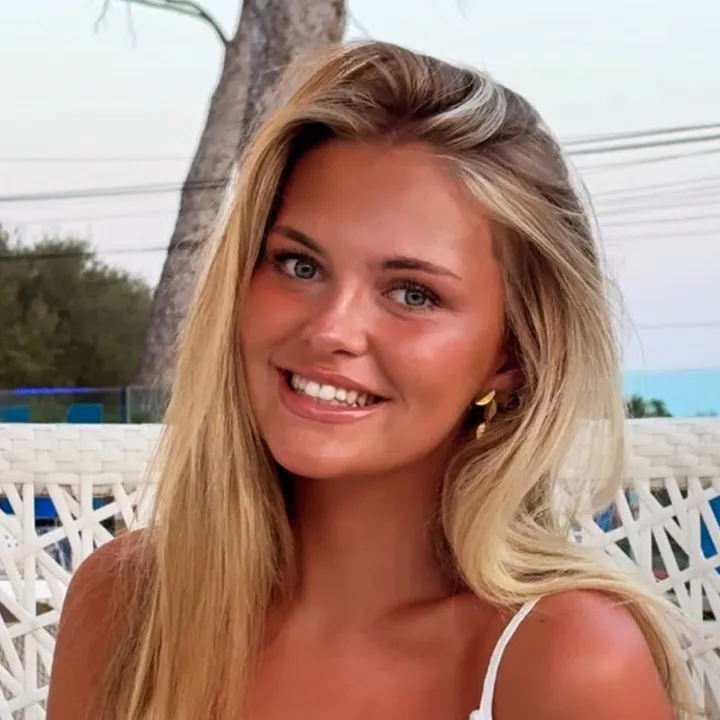 @hollyvjones
