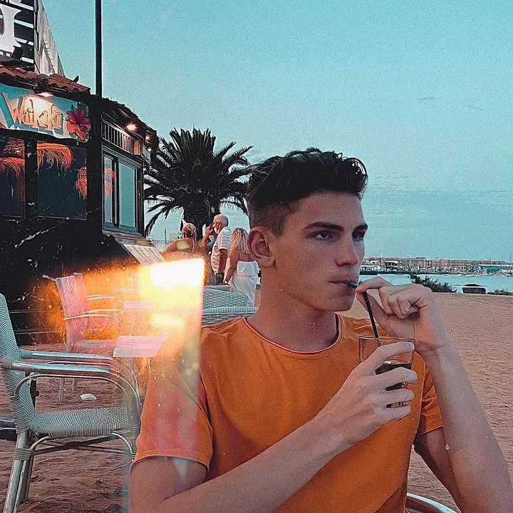 @benbw_