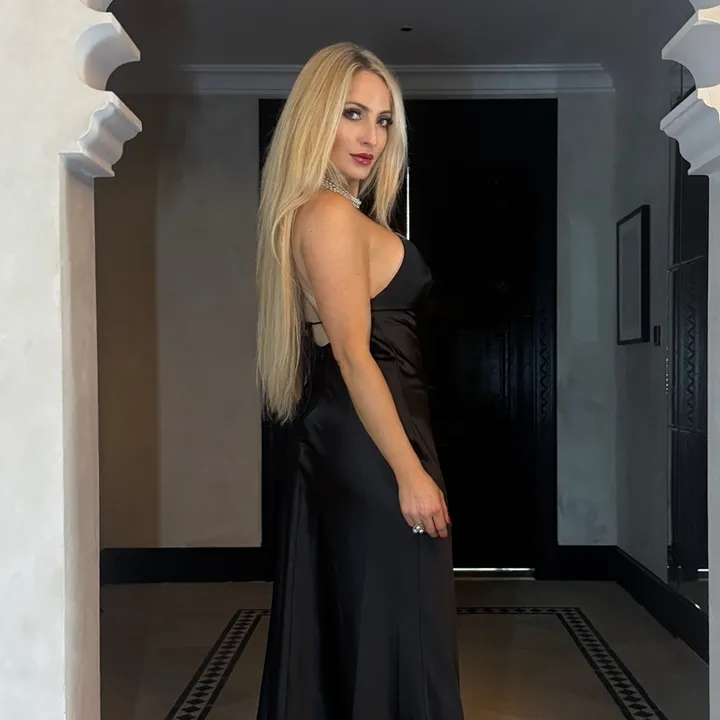 @misscourtneymuk