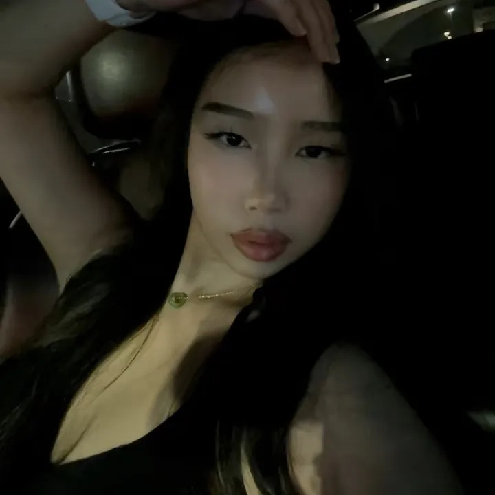 nhu7ella