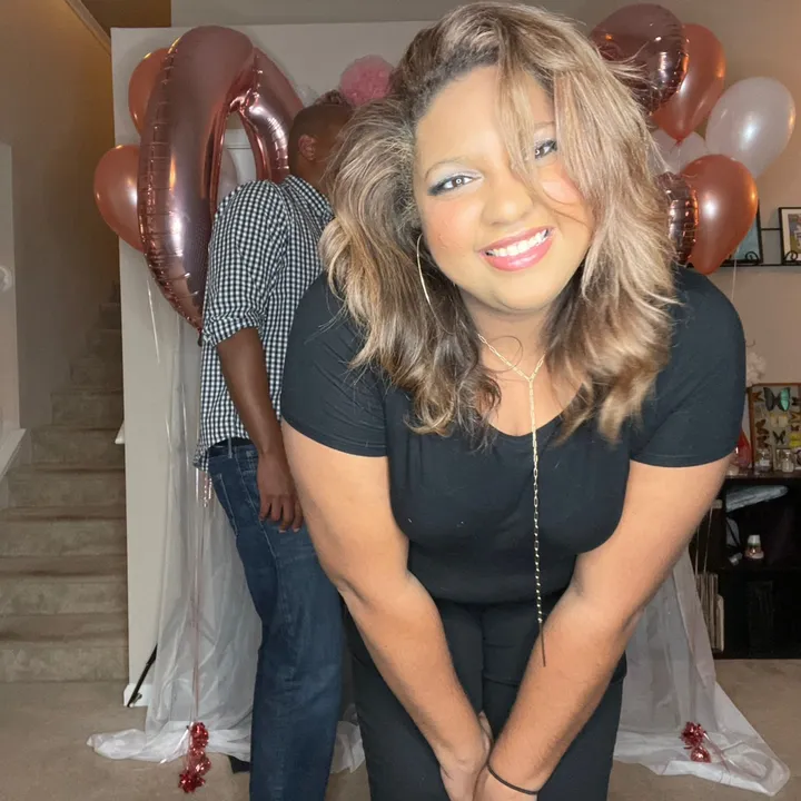 @theextraashleyhairston