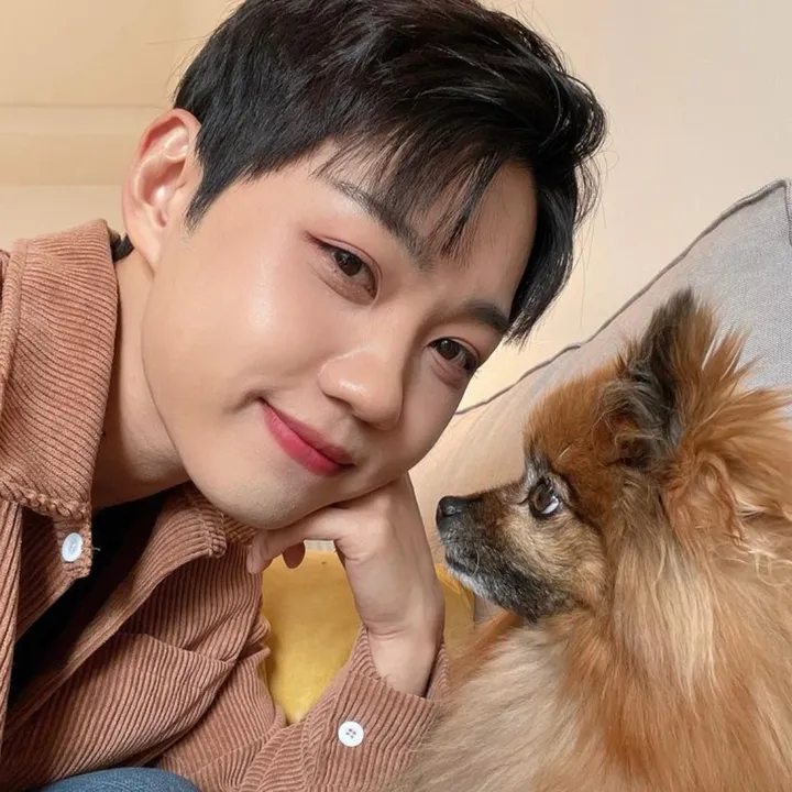 @rookie.fan.page