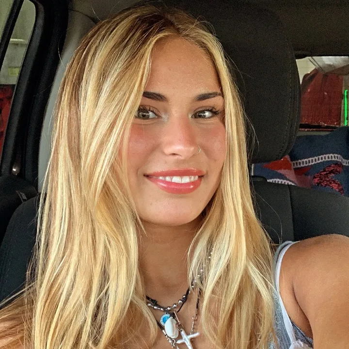@izzylaurennesmith