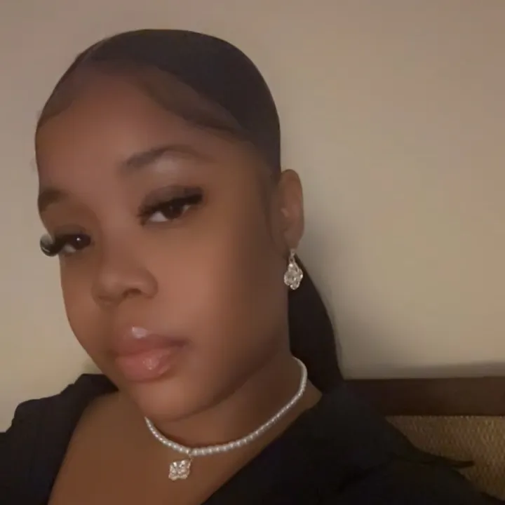 ladyy_de23