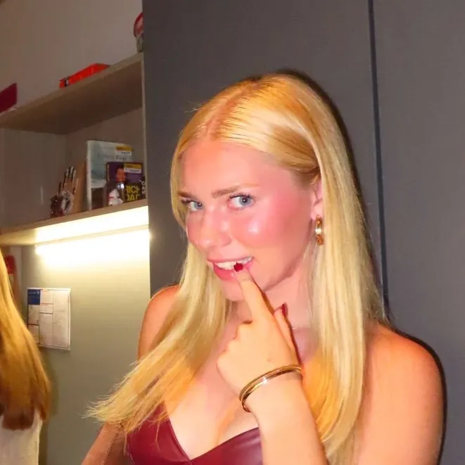 @superfunnyawesomegirl