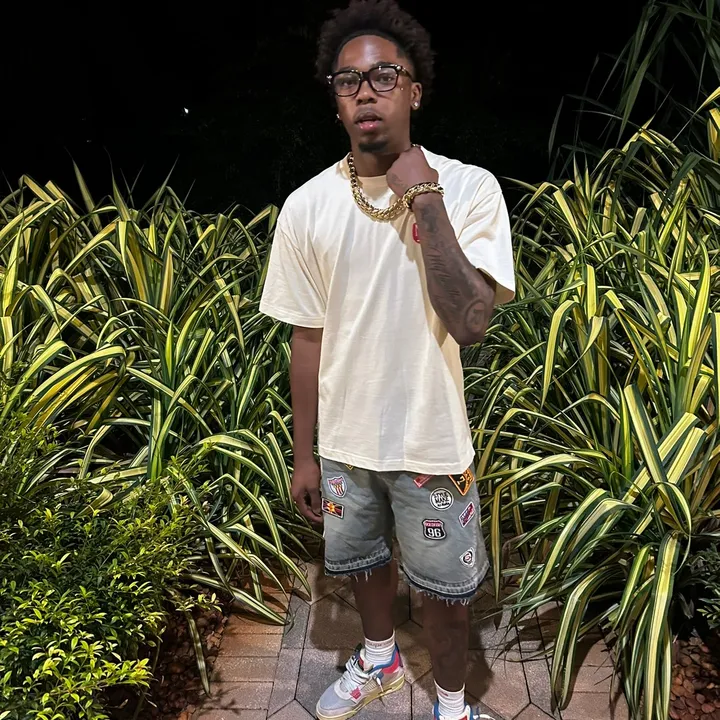 @fleezyzay