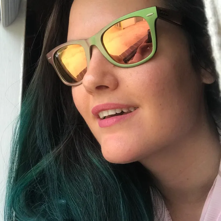 @lauramarienc
