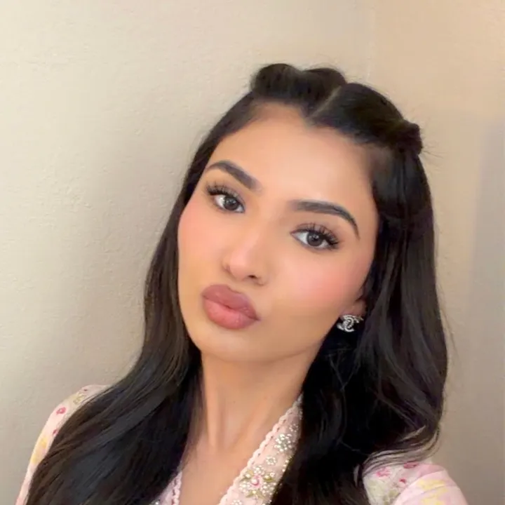 @ayshakhann_