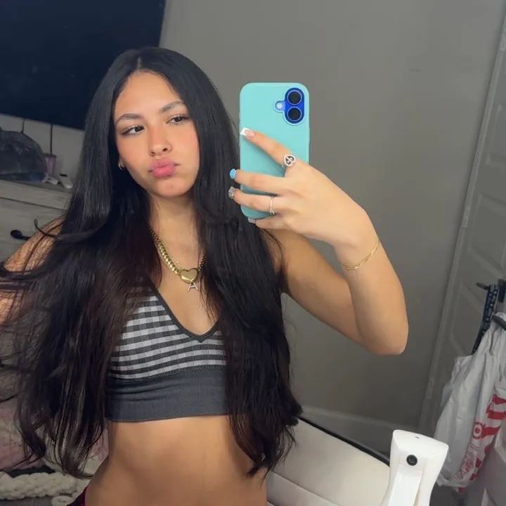 @avezzy_