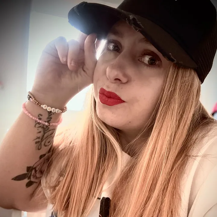 @alitkaremesova