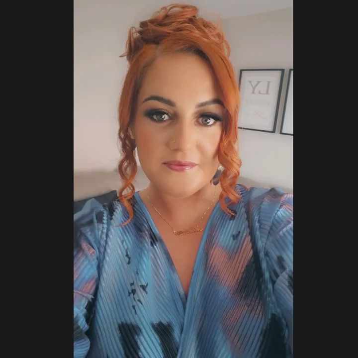 @chellefarrelly