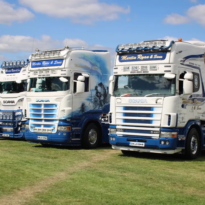 truck_and_trainspotter