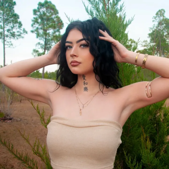 @lilyxrhyan