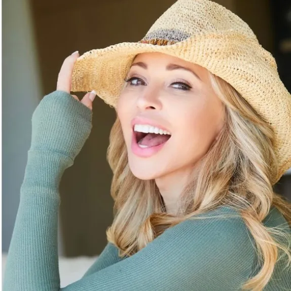 @tarastrong