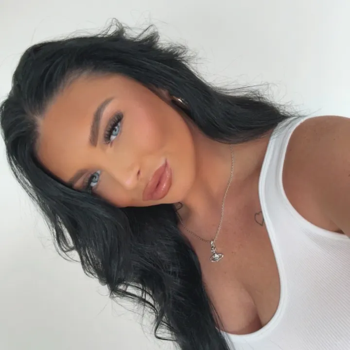 elle_johnstone
