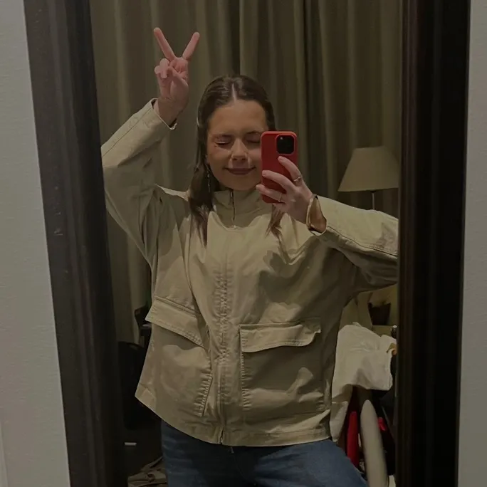 @laurajlarsen