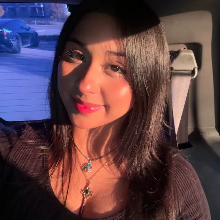 lovelygirlyezi