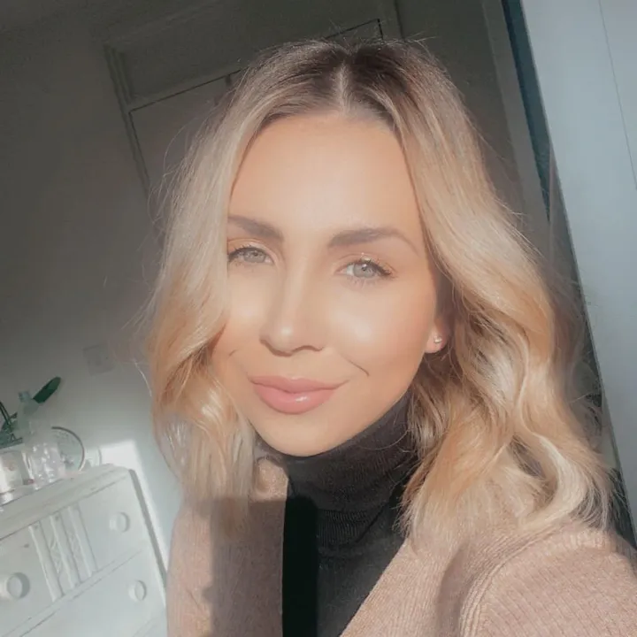 @mollyabsolom