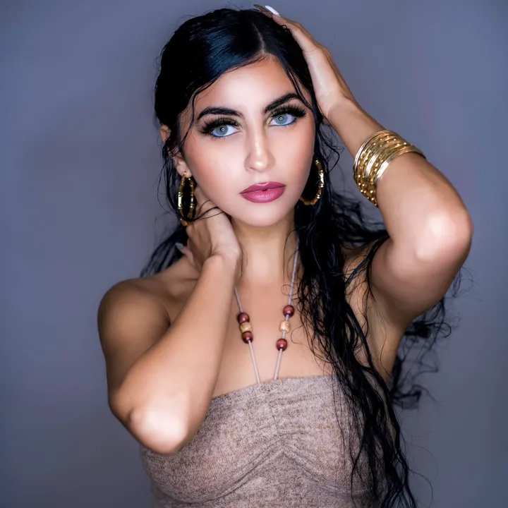 @themodelmari