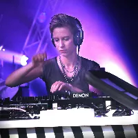 lysamusicreactions