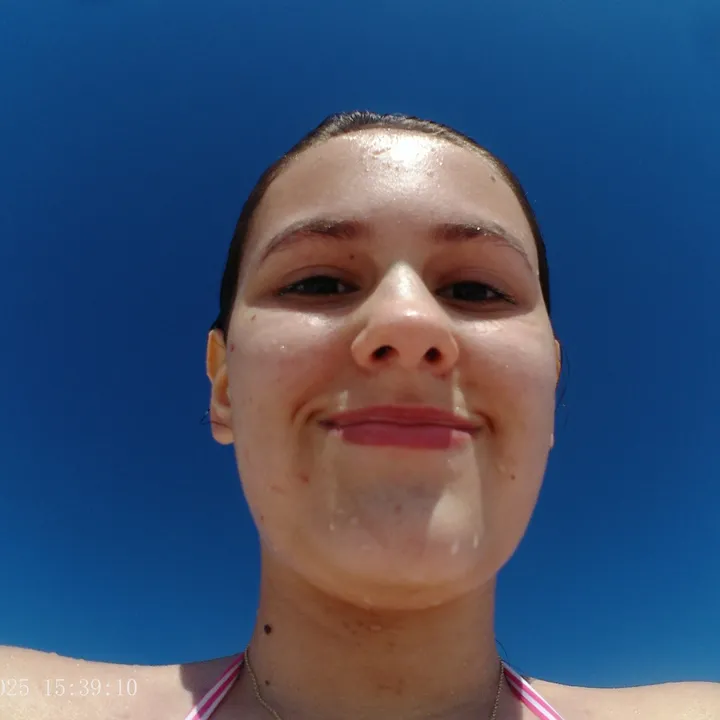 @khloestanger
