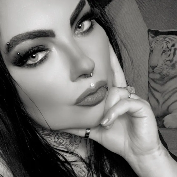 thedarkqueen1977j