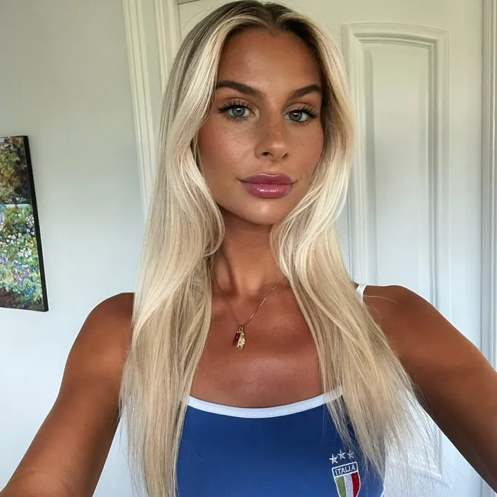 @laurachristina_