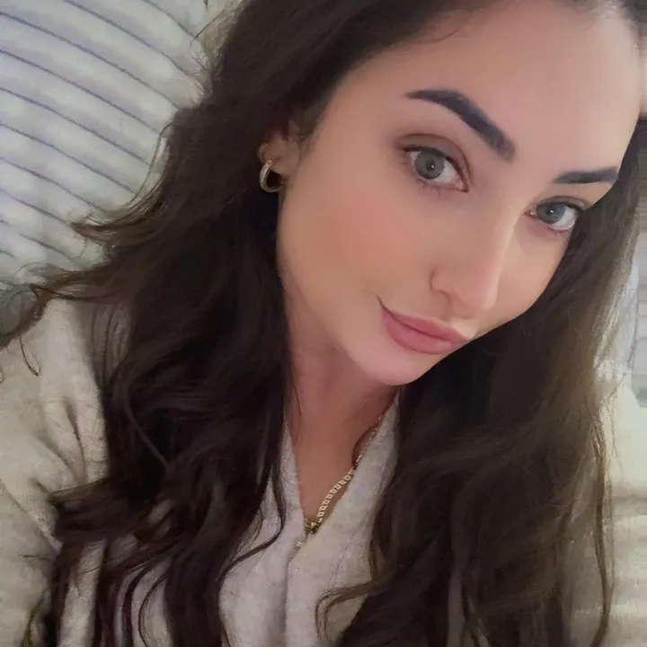@laarissa.c
