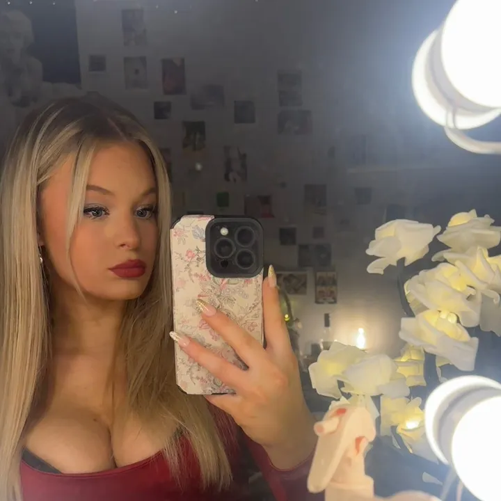 @sophie_wallis_