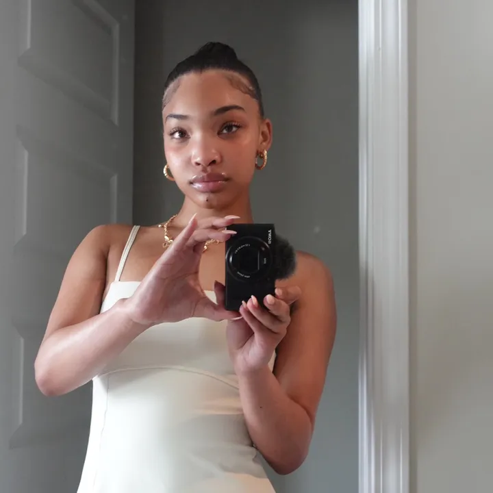 @anijahscarlett