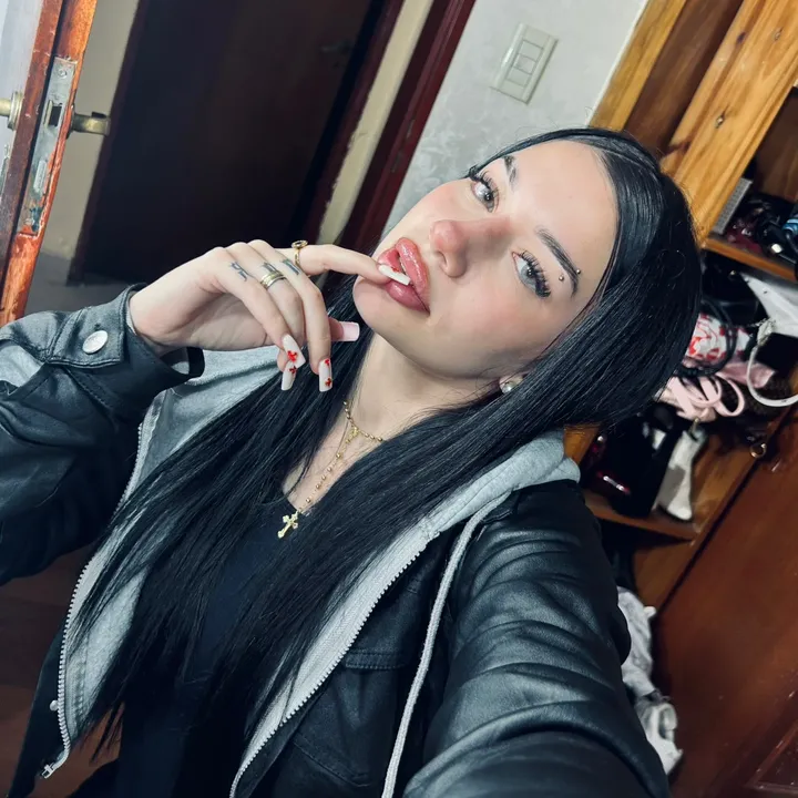 @julicanella