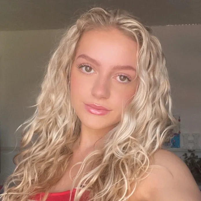 @hannahalcock11